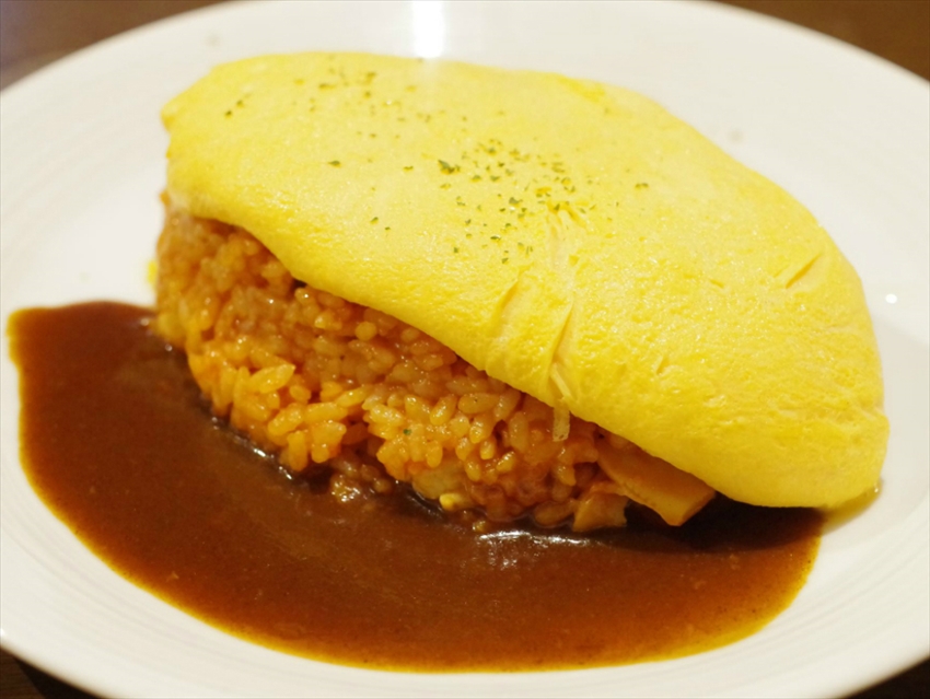 Omurice với vị chua thanh kích thích vị giác của sốt cà chua