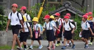 Các bé tự đến trường theo nhóm /// Ảnh: Blog cá nhân